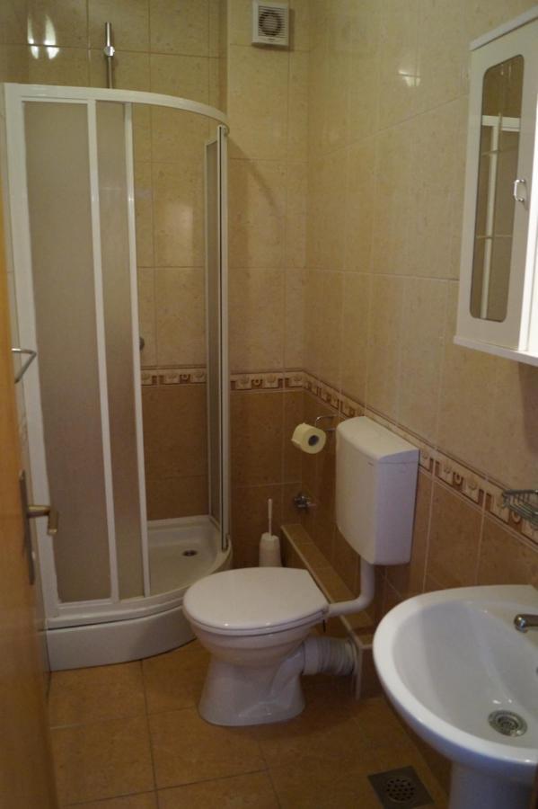 Hotel Pansion Knezovic à Baška Voda Extérieur photo