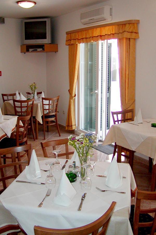 Hotel Pansion Knezovic à Baška Voda Extérieur photo