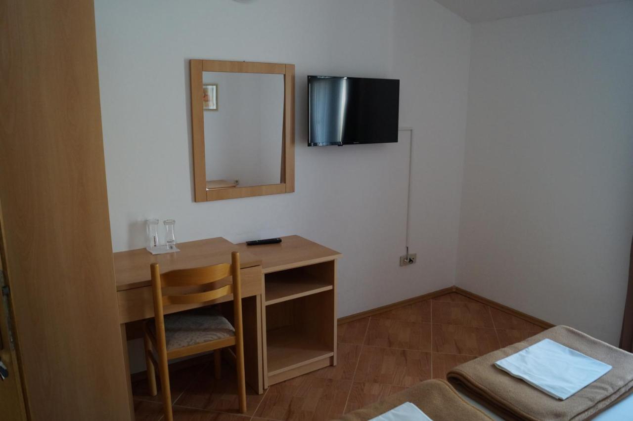 Hotel Pansion Knezovic à Baška Voda Extérieur photo